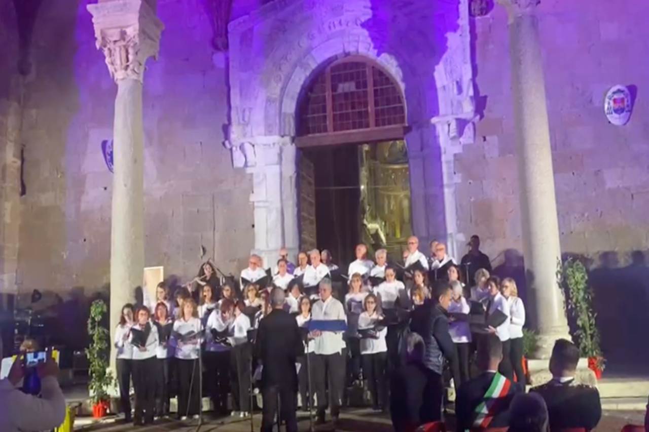 La Corale si esibisce e offre emozioni sul turniale della Cattedrale di Cefalù