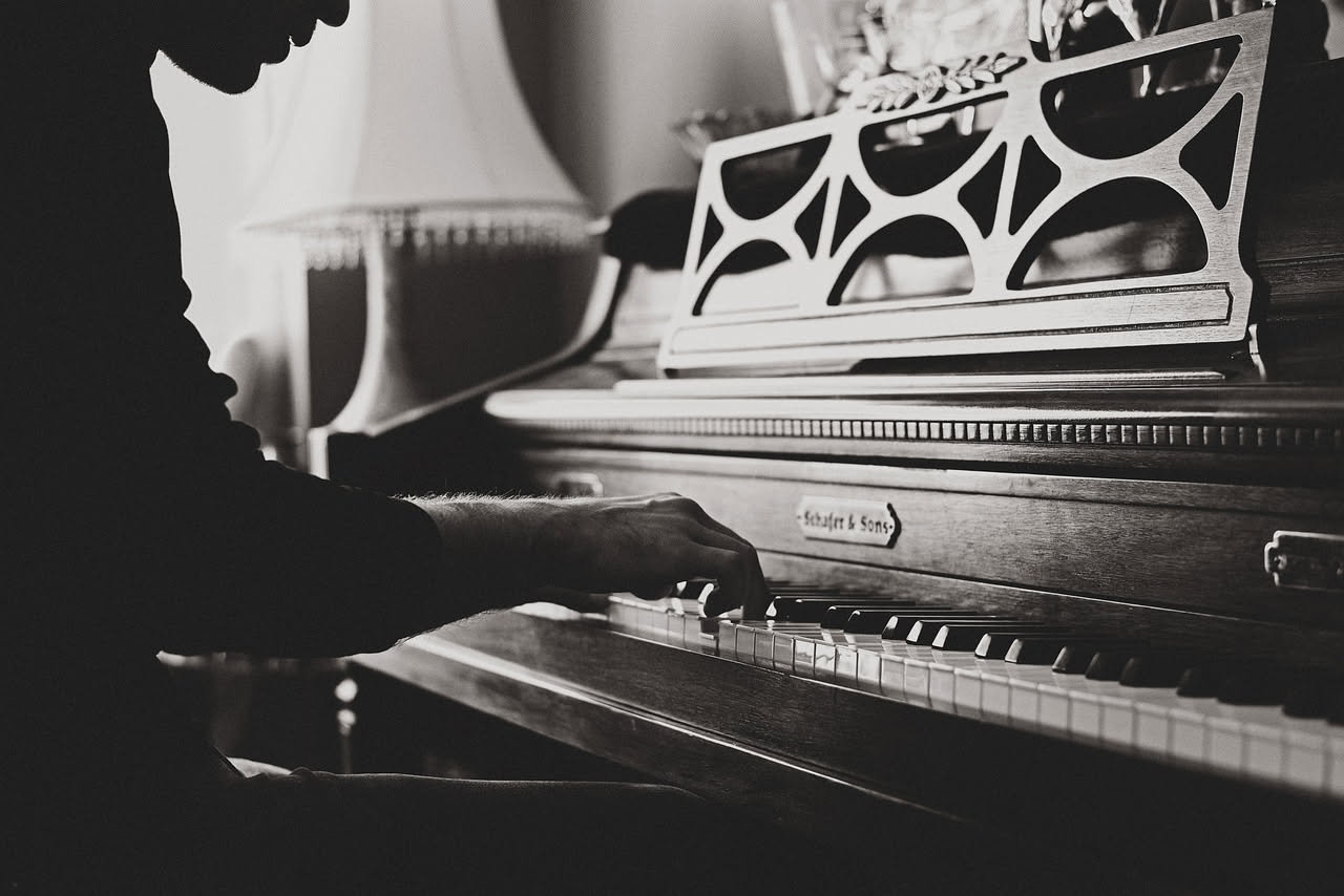 Il talento non è solo virtuosismo: cinque musicisti che hanno cambiato la musica con la lentezza