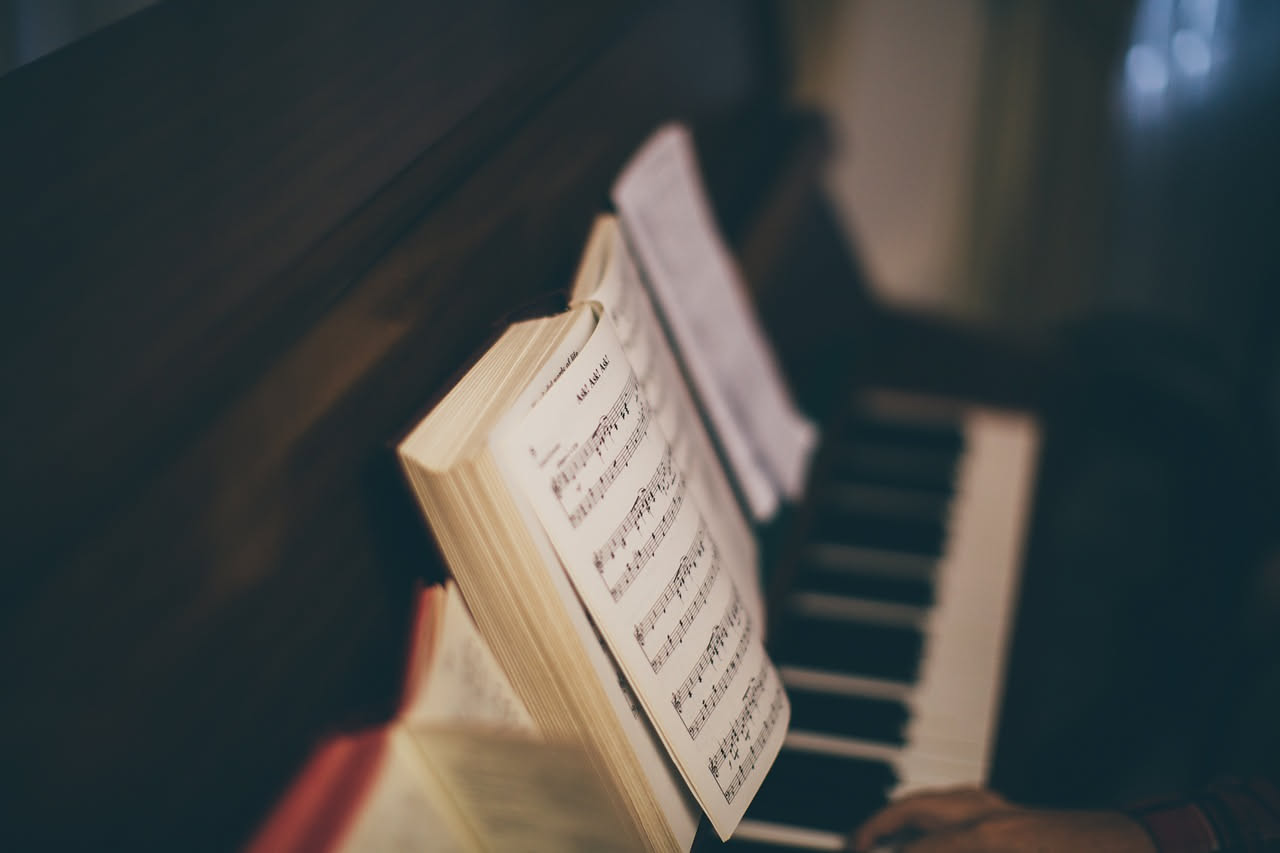 Ossitocina, cortisolo e legame: la neurochimica del cantare insieme